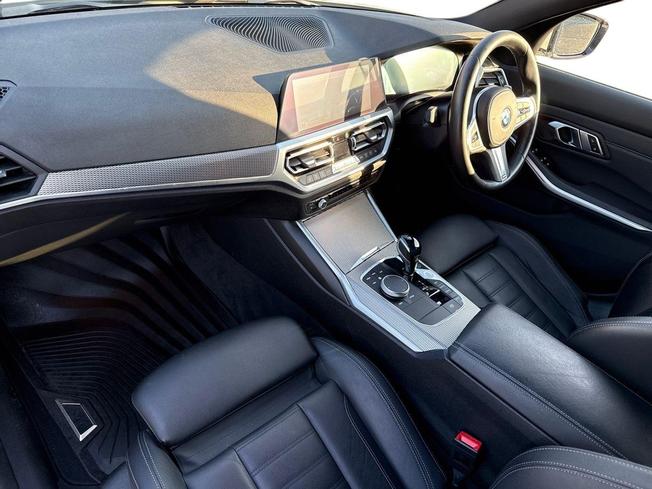 BMW 3 Series Photo 2