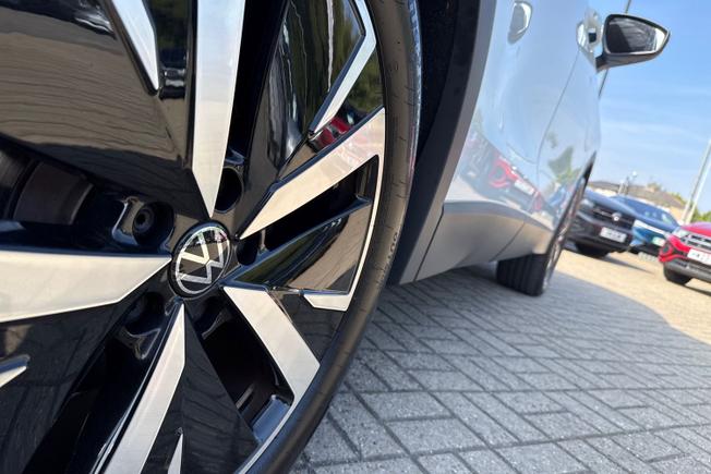 VOLKSWAGEN Tiguan Photo 22