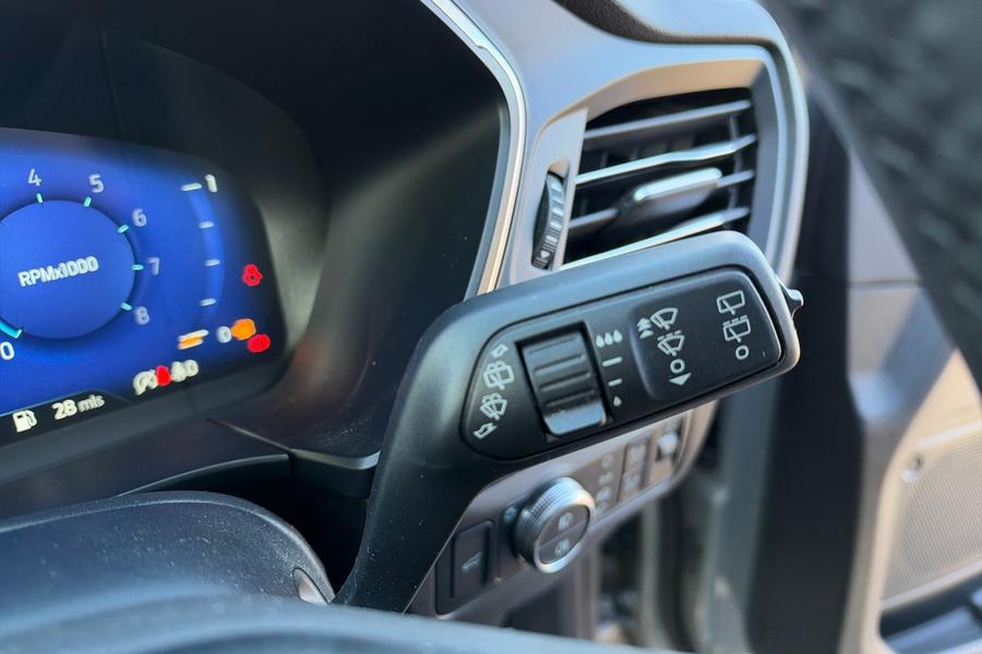 Ford KUGA Photo autoimg-599542040edbc75661d697172bb172e863c9b64e.jpg