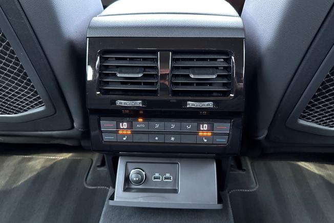VOLKSWAGEN Touareg Photo 54