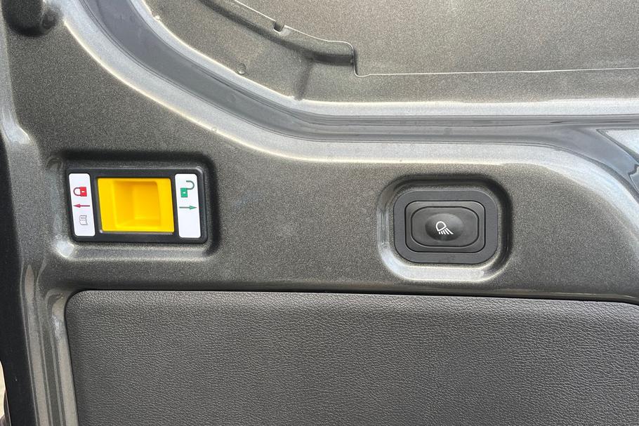 Used Ford E-TRANSIT 39