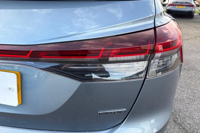 AUDI Q4 e-tron Photo 19