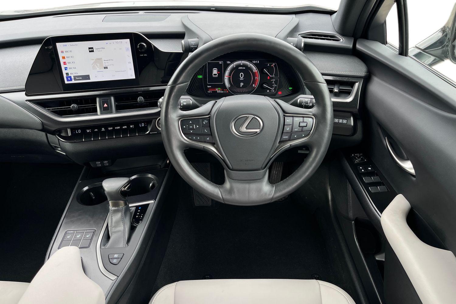 Lexus UX Photo 10