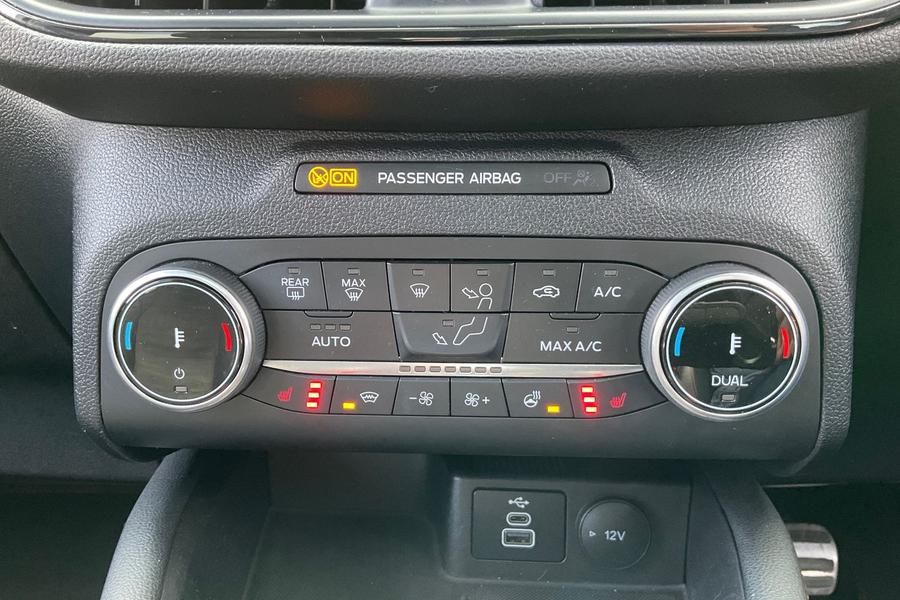 Ford KUGA Photo autoimg-59b0f88db38282bde810e25216ffbc1acc8f27cc.jpg