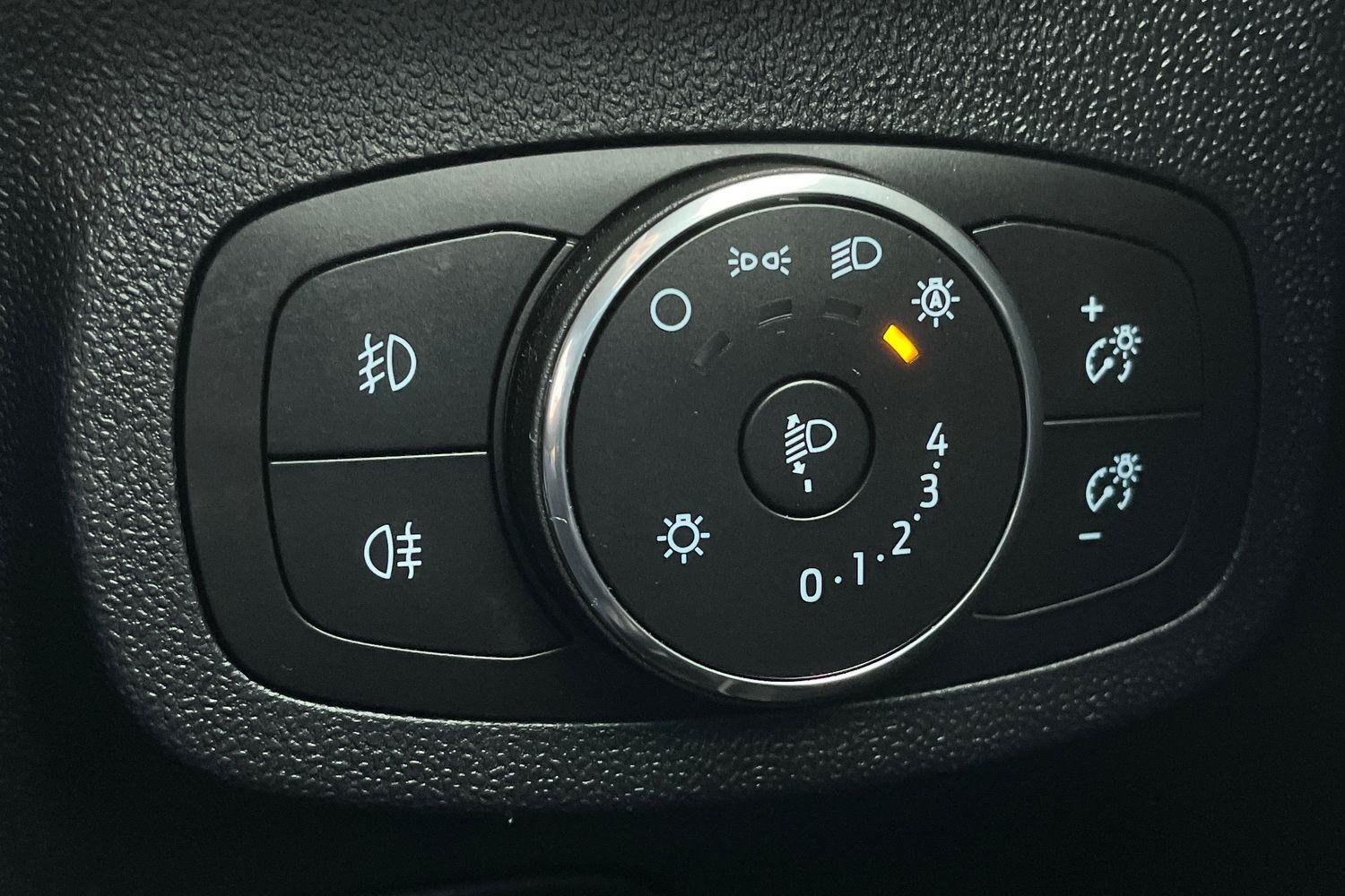 Ford FIESTA Photo 22