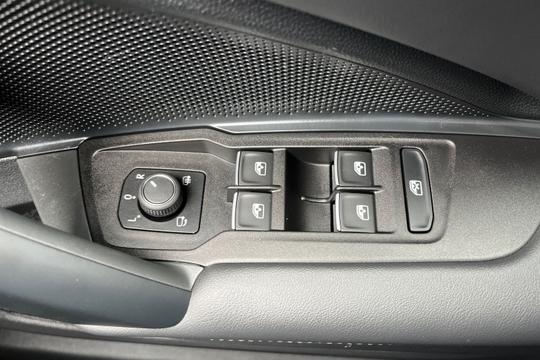 Volkswagen Tiguan Photo autoimg-59b2d04325abb4ef2dd9f86e7de2eb63d0dc95eb.jpg