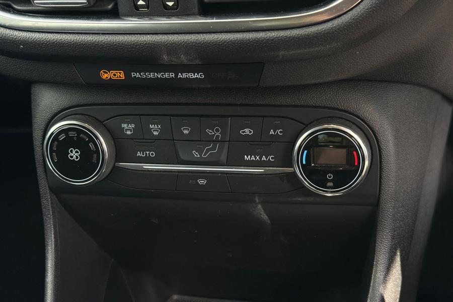 Ford FIESTA Photo autoimg-59b40cbde429e8cbf088138e6dfda697d513bc01.jpg