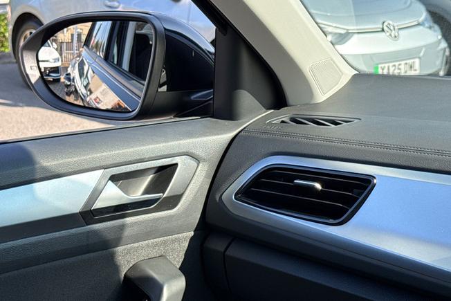 VOLKSWAGEN T-Roc Photo 40