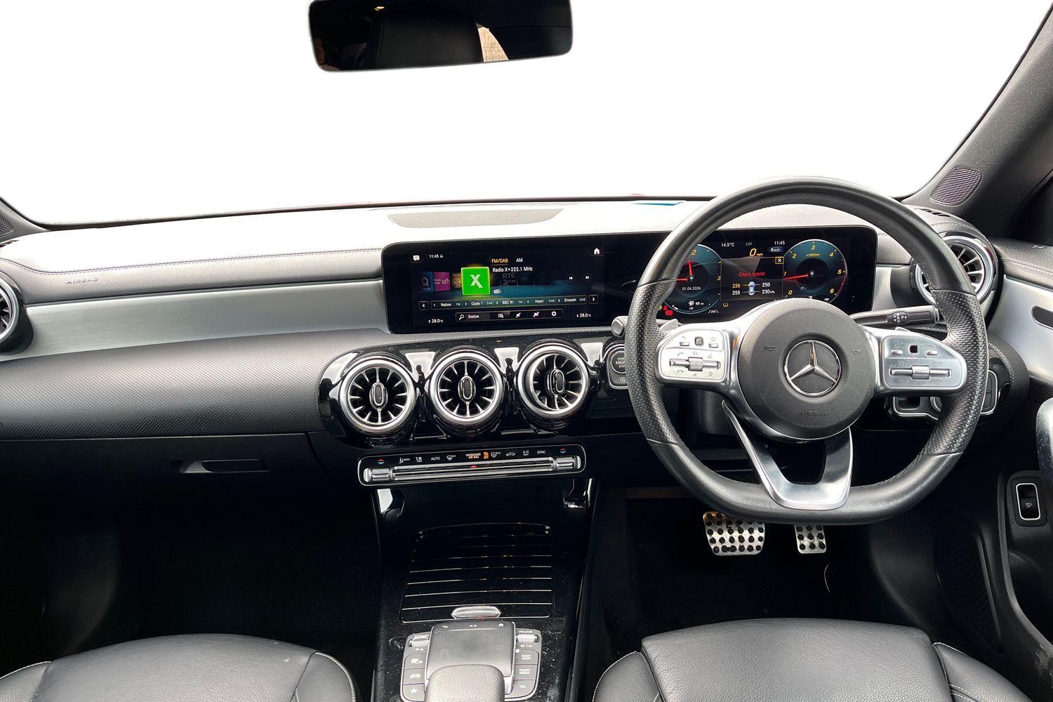 Mercedes-Benz CLA Photo 10