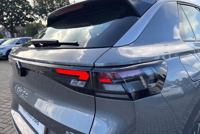VOLKSWAGEN T-Roc Photo 18