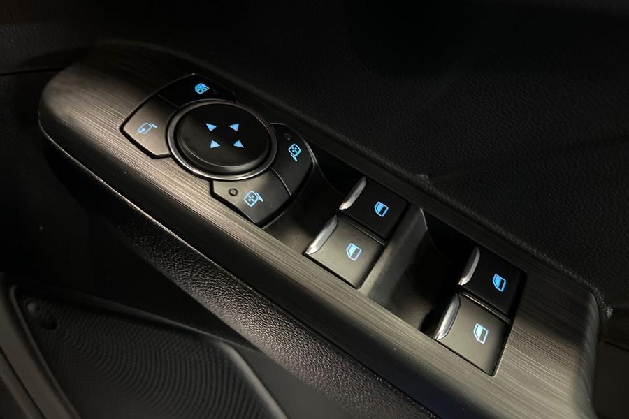 Ford Kuga Photo autoimg-59c051e78607c32e121d3b25959528254e0f6501.jpg