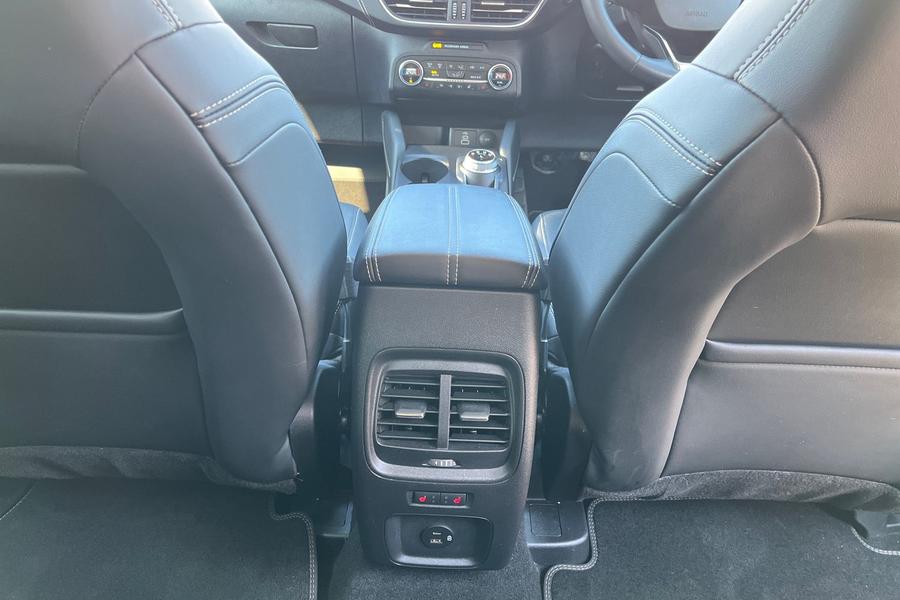 Ford Kuga Photo autoimg-59c13d144ad0f5521156c93e7bd599d6bf700e2f.jpg
