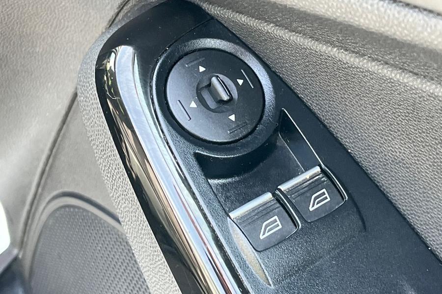 Ford FIESTA Photo autoimg-59c215ecb056d81437edbd7dbe4fb76186bd3765.jpg