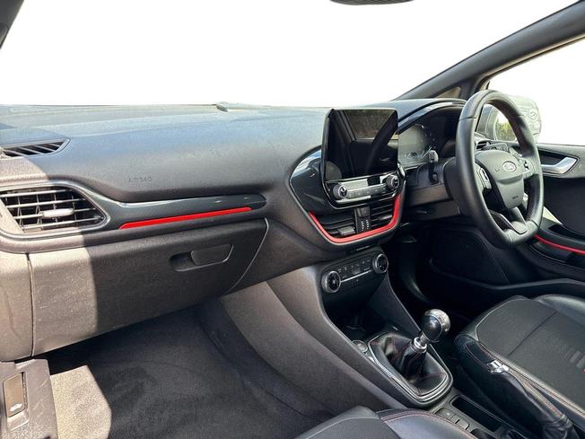 FORD Fiesta Photo 2