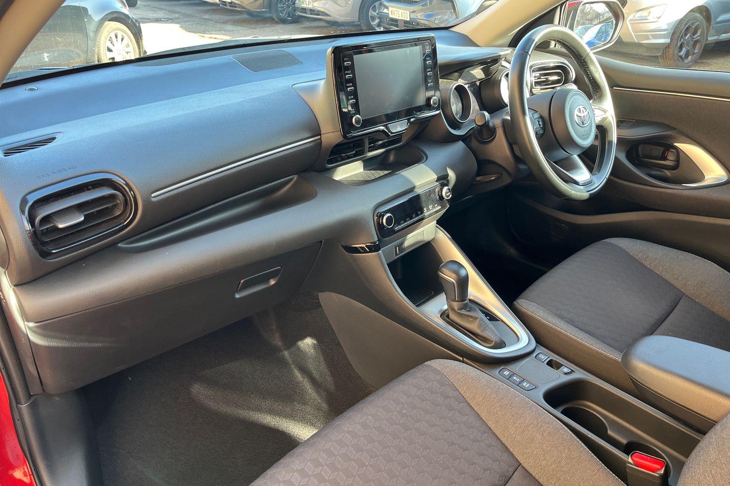Toyota YARIS Photo 17