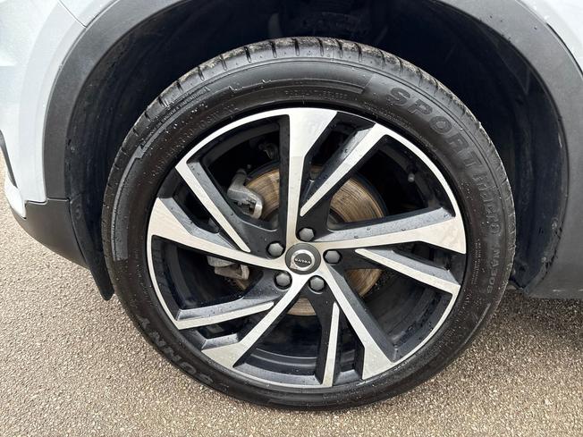 VOLVO Xc40 Photo 30