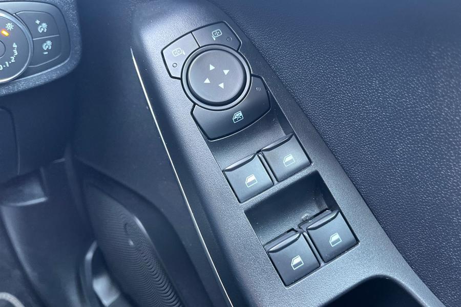 Ford FIESTA Photo autoimg-59d43d3196e4036471663e11a8f874e3f52488dd.jpg