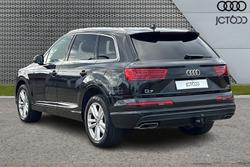 AUDI Q7 Photo 3