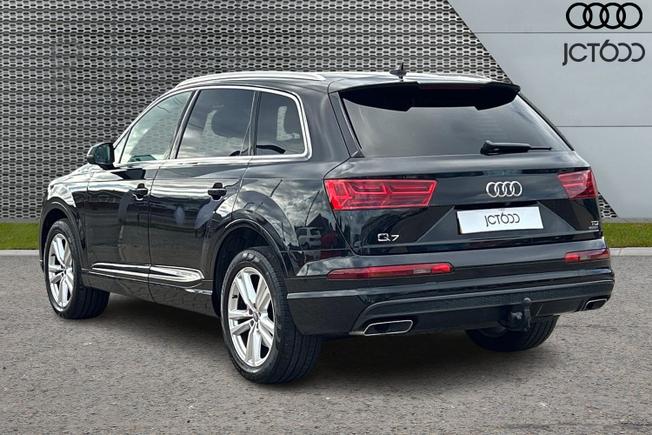 AUDI Q7 Photo 3