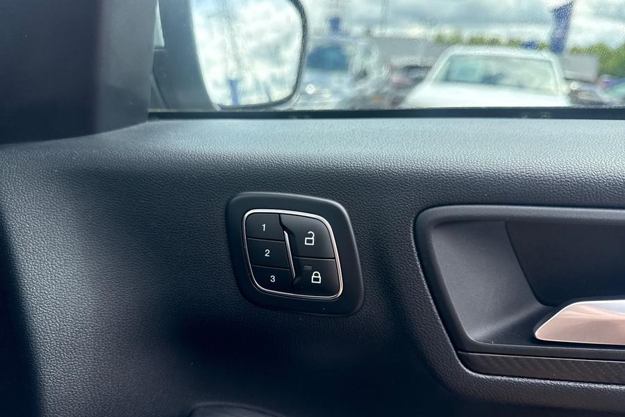 Ford KUGA Photo autoimg-59dc7c9a69cf64ef61e71e5e3ff5940596ab0dd4.jpg