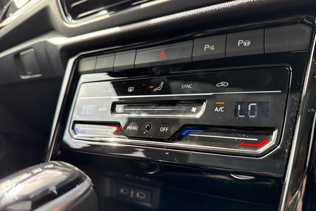 VOLKSWAGEN T-Roc Photo 34