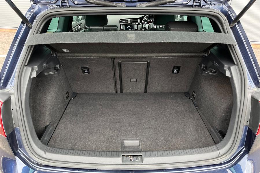 Volkswagen GOLF Photo autoimg-59dfa9acbc7b4a7f2ce67d78a2d263e5e9cbcbb3.jpg