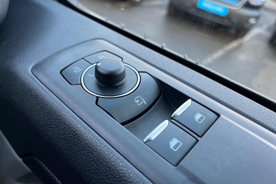 Used Ford E-TRANSIT CUSTOM 18