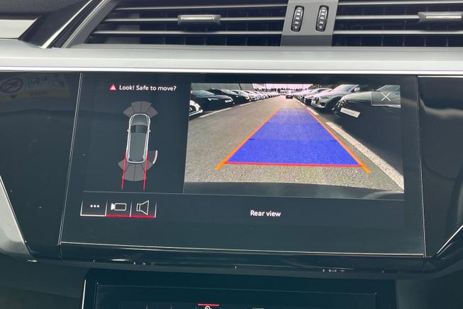 AUDI e-tron Photo 22