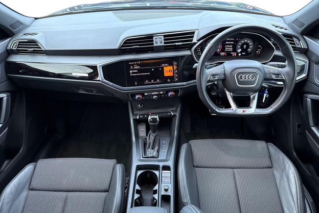 AUDI Q3 Photo 11