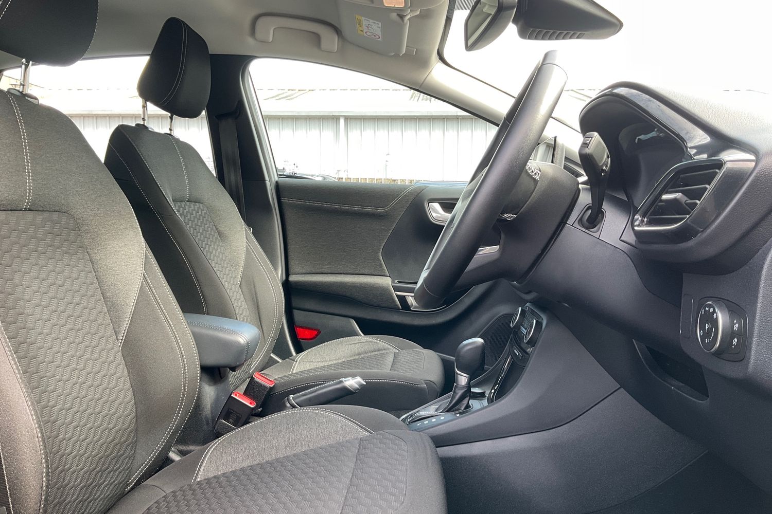 Ford PUMA Photo 16