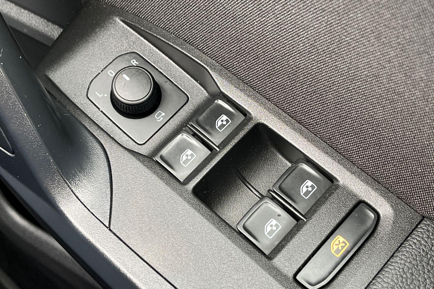 SEAT ARONA Photo 15