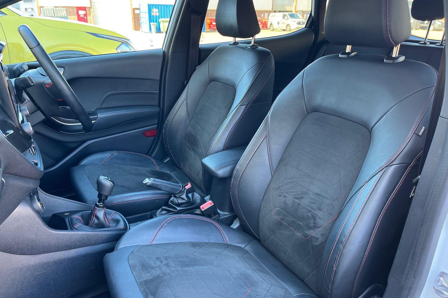 Ford Fiesta Photo 18