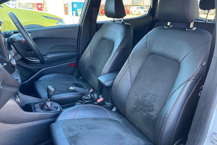 Ford Fiesta Photo autoimg-5a06ed46b6da8dba02ce36737a51f186862e1153.jpg