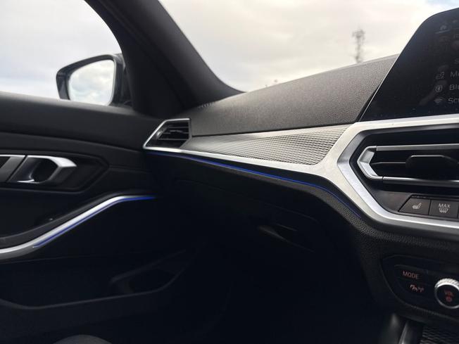 BMW 3 Series Photo 22