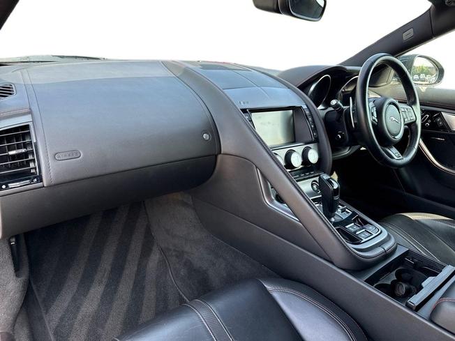 JAGUAR F-Type Photo 2