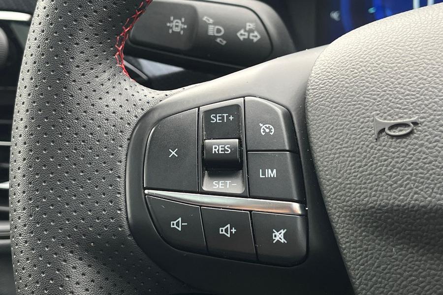 Ford Kuga Photo autoimg-5a0c8ed0065a4f875cc926c6312203b9b4e052b7.jpg