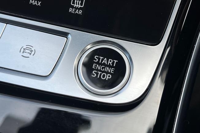 Audi A8 Photo 31