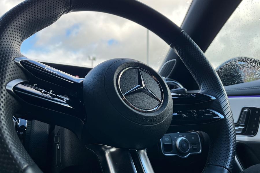 Mercedes-Benz CLA Photo autoimg-5a12ff655063703488088940b45c7978779c1011.jpg