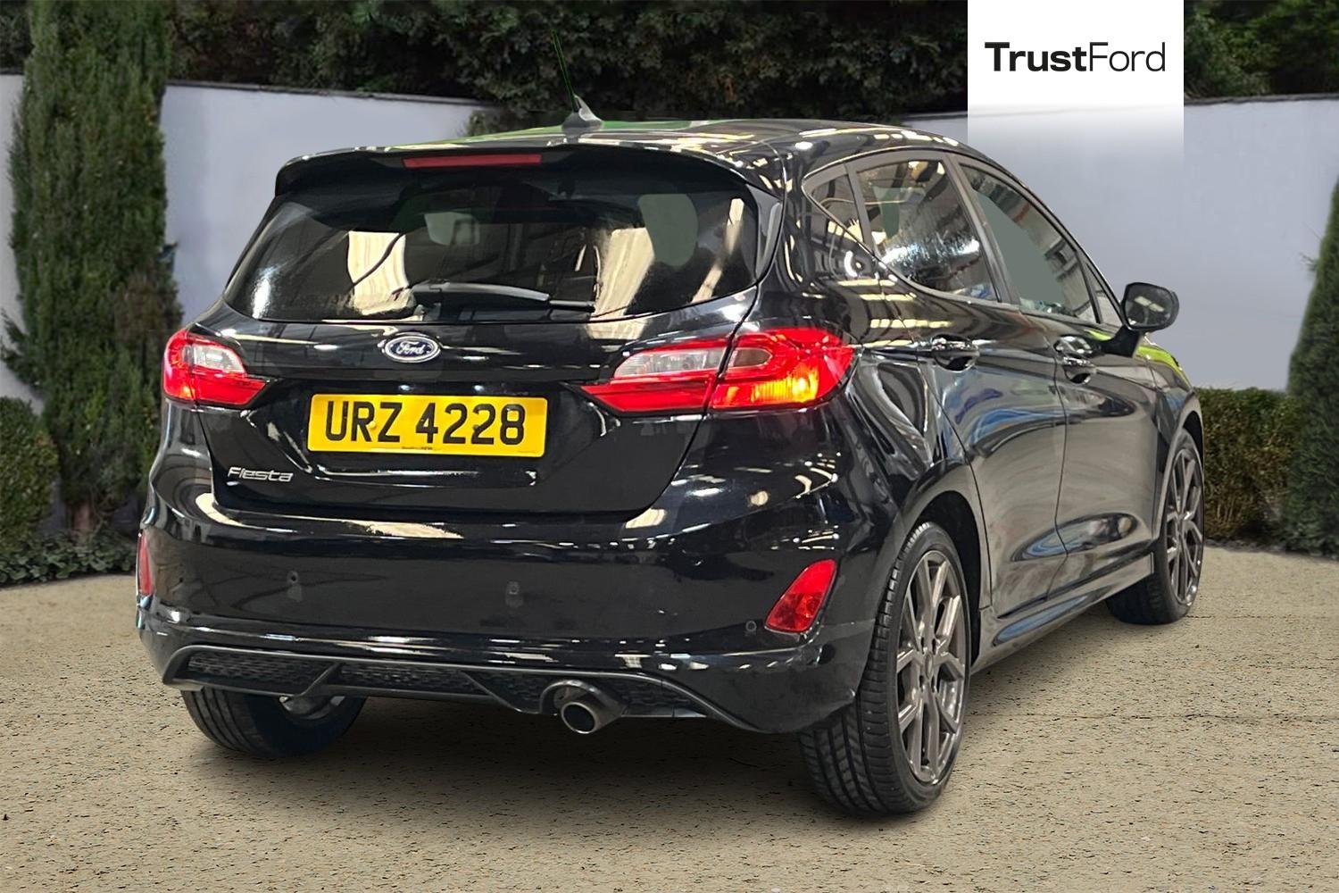 Ford FIESTA Photo 3