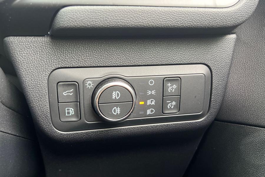 Ford Kuga Photo autoimg-5a19bf51bbec093f6bcc2190b72ee94067760669.jpg