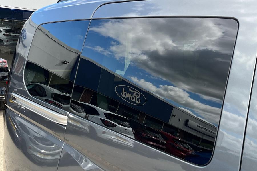 Ford TOURNEO CONNECT Photo autoimg-5a25d388a9922e9517d8af756df869040d16d482.jpg