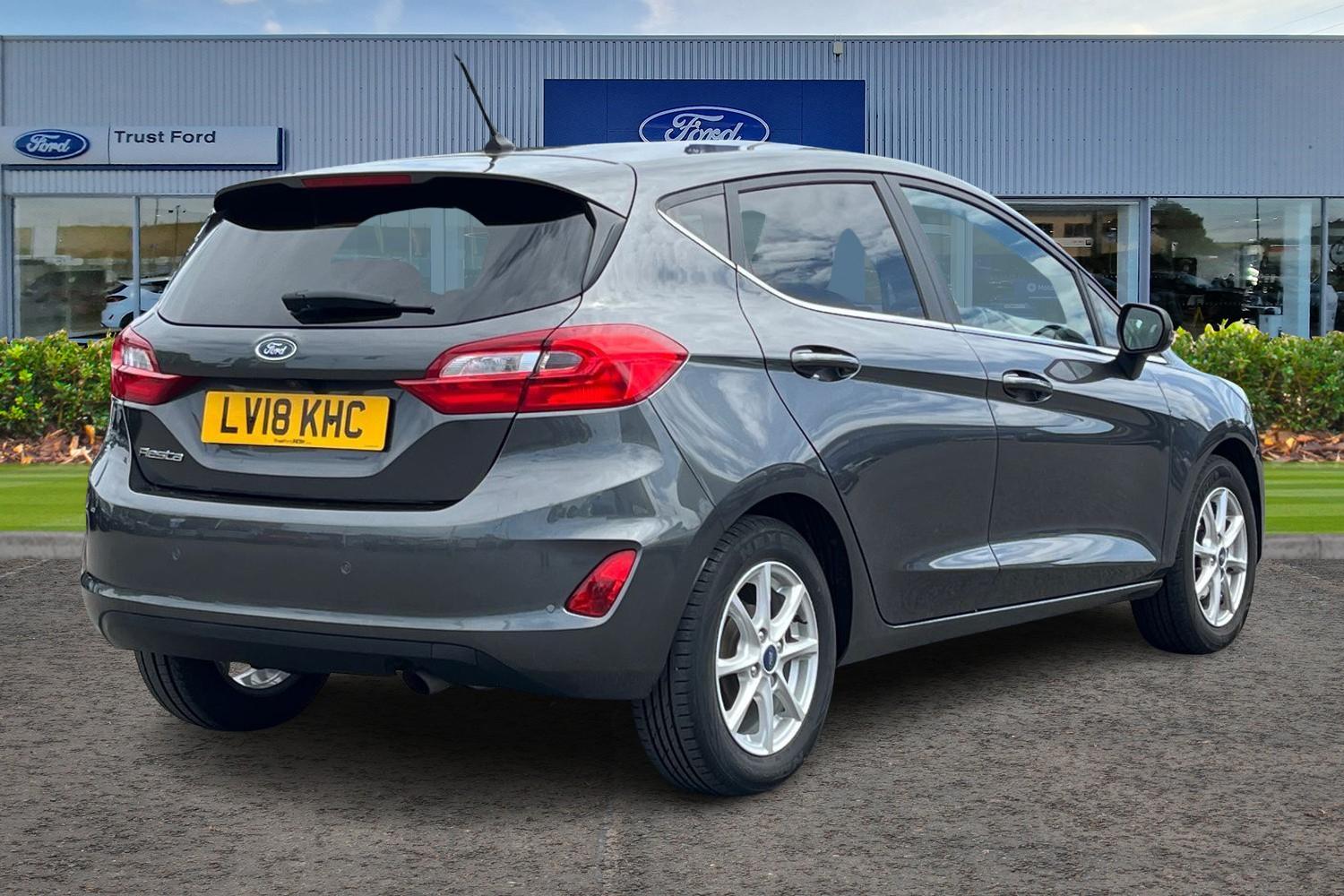 Ford FIESTA Photo 3