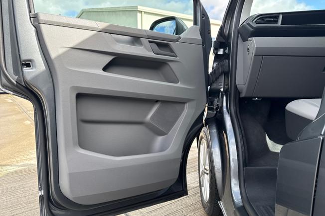 Volkswagen Transporter Shuttle Photo 44
