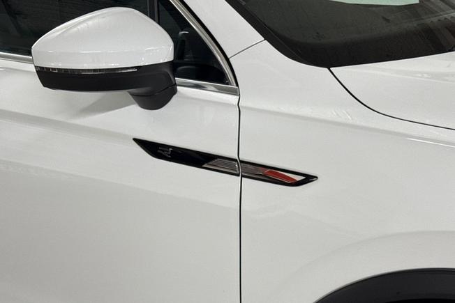 VOLKSWAGEN Tiguan Photo 20