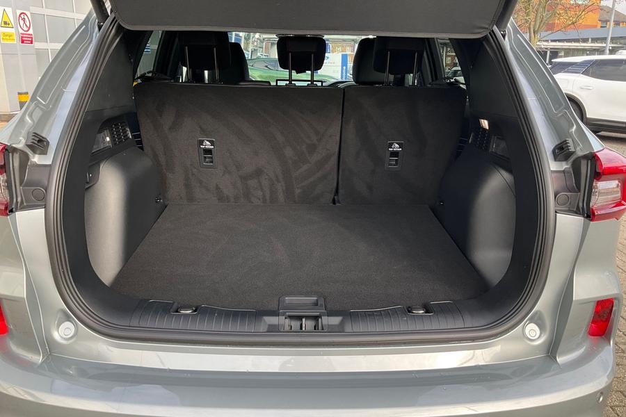 Ford Kuga Photo autoimg-5a358f2d69334505edc26060edca709d8886a44f.jpg