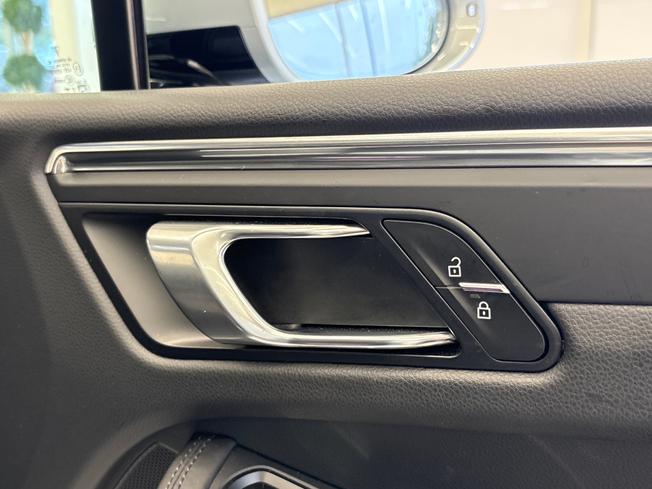 PORSCHE Macan Photo 37