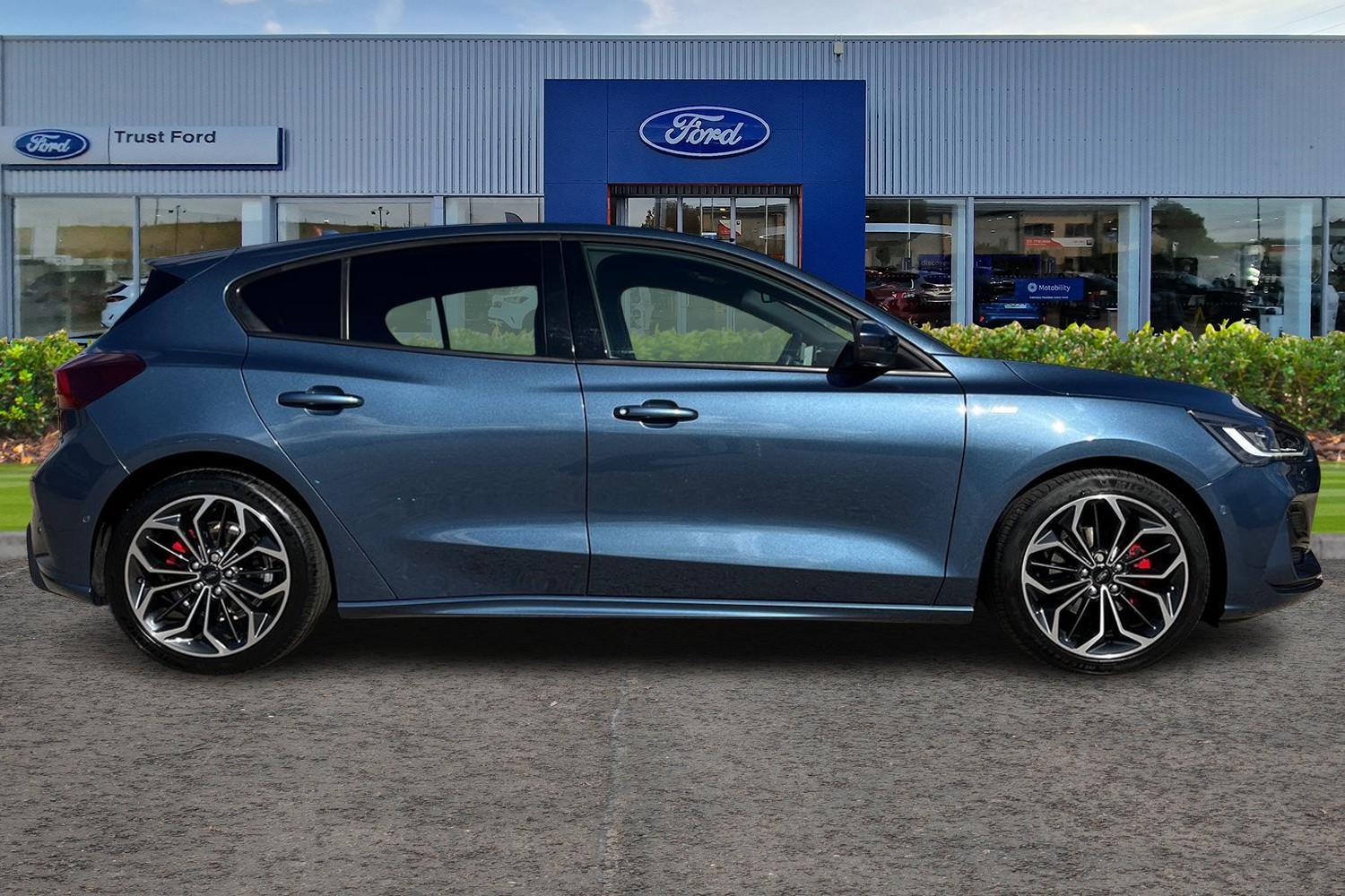 Ford Focus Photo 2