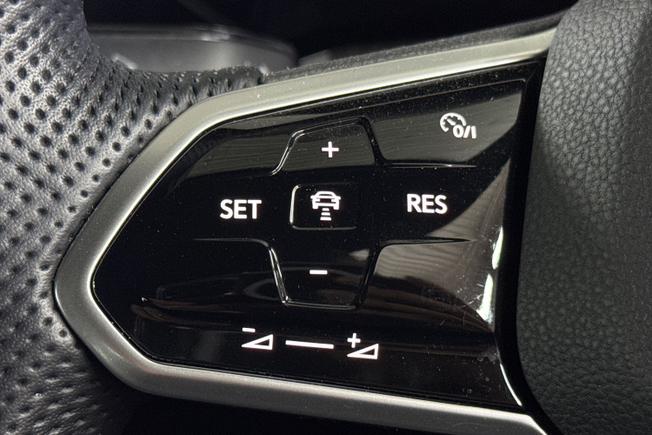 VOLKSWAGEN Golf Photo 16