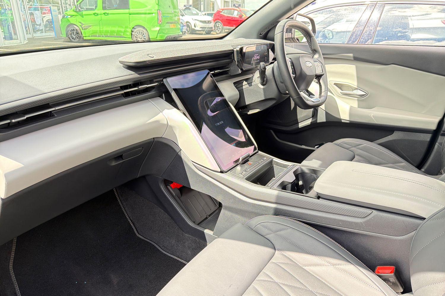 Ford Explorer Photo 17