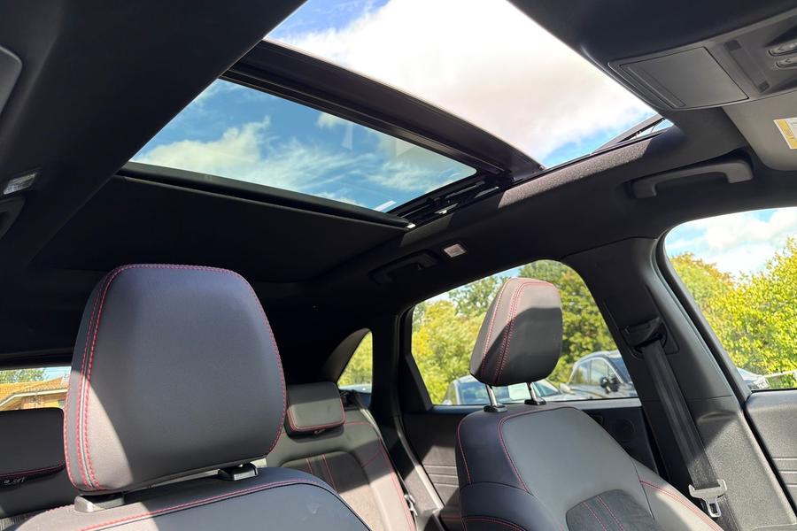 Ford KUGA Photo autoimg-5a54bd9bdd1cadba8781c2fb8f7b48e95573ac25.jpg